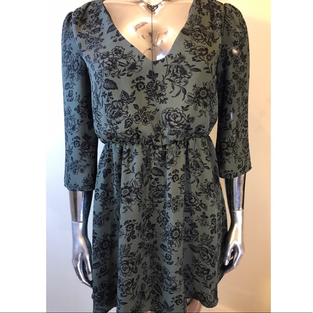 ✨FOREVER 21✨Casual Day Floral Dress